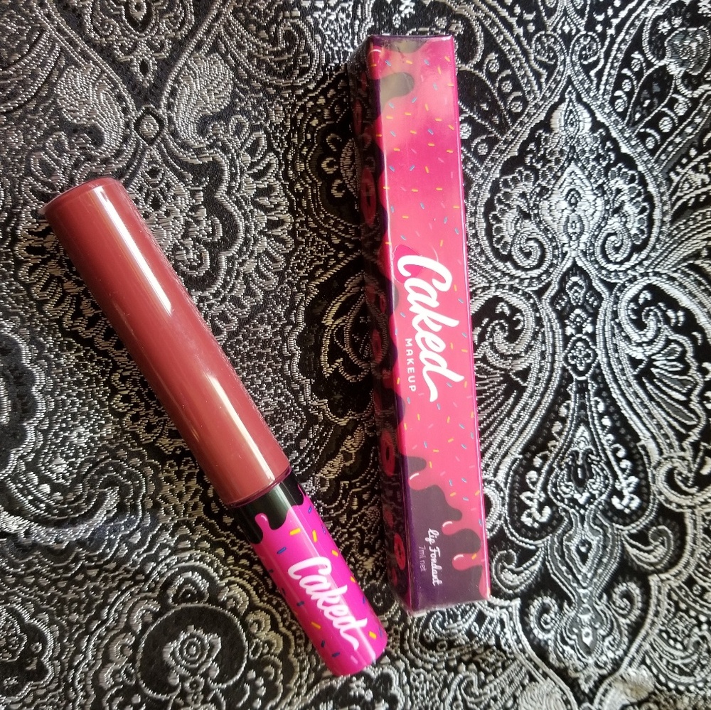 NIB Caked lip fondant in Low Key